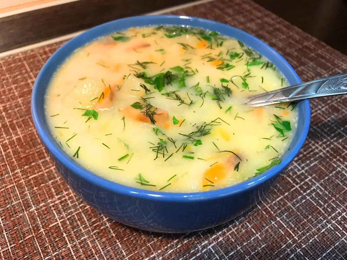 2017 году приготовили сырный суп. Грибной суп с плавленым сыром. Грибной суп с плавленным сыром. Сливочный суп с шампиньонами и плавленным сыром. Сырный суп с плавленным сырком.