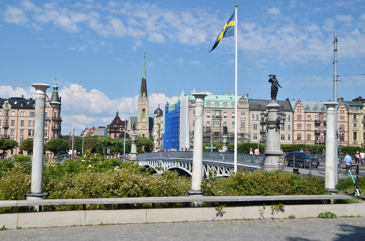 Где-то в центре