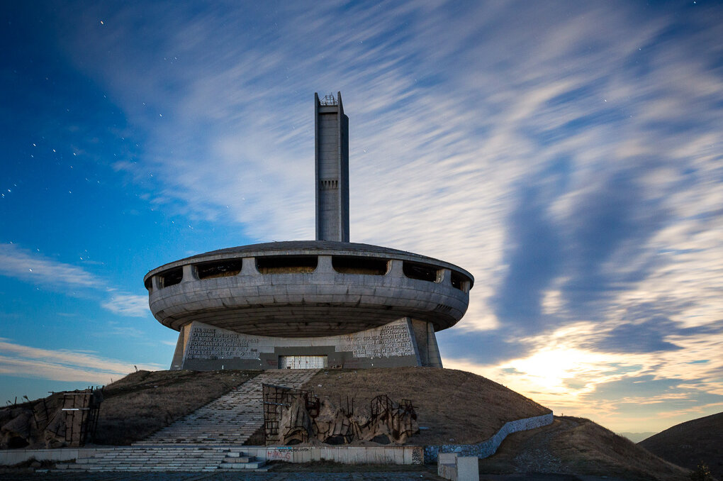 В Болгарии в горе храм