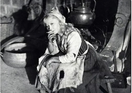 Матушкааа!! А Золушка ку-у-рит!