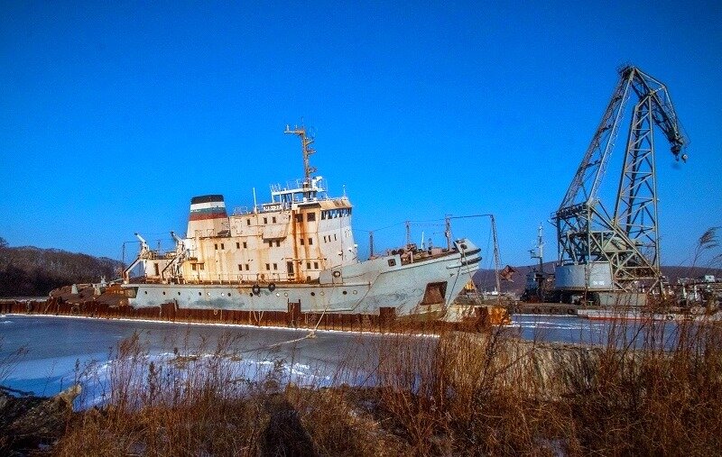 Последние дни морского буксира МБ-32 в бухте, где умирают корабли