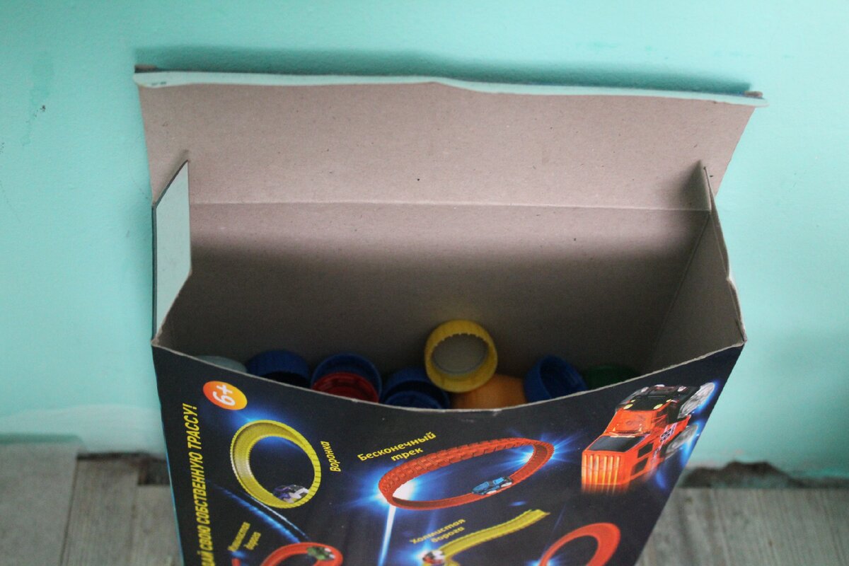 коробка для крышек в нашем доме