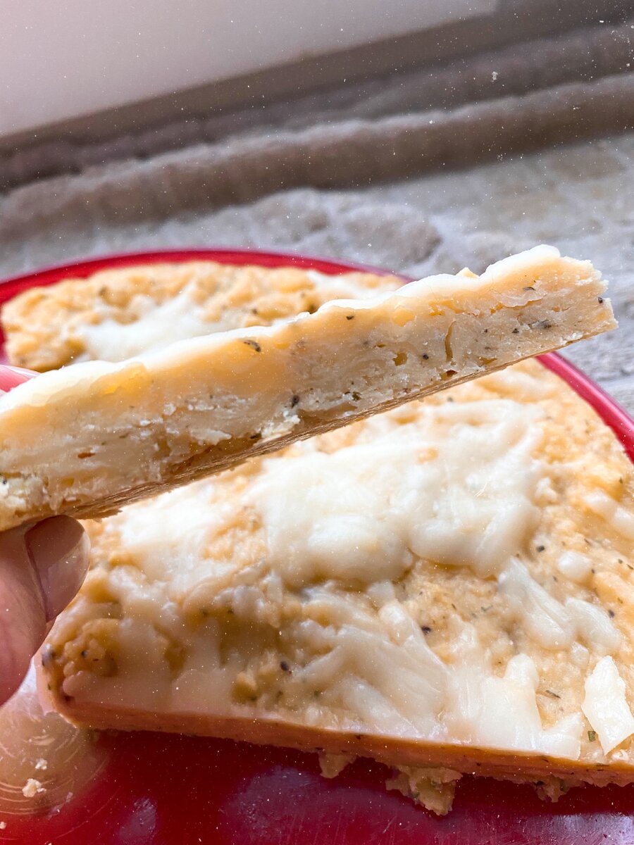 Можно подавать с овощами и сметаной