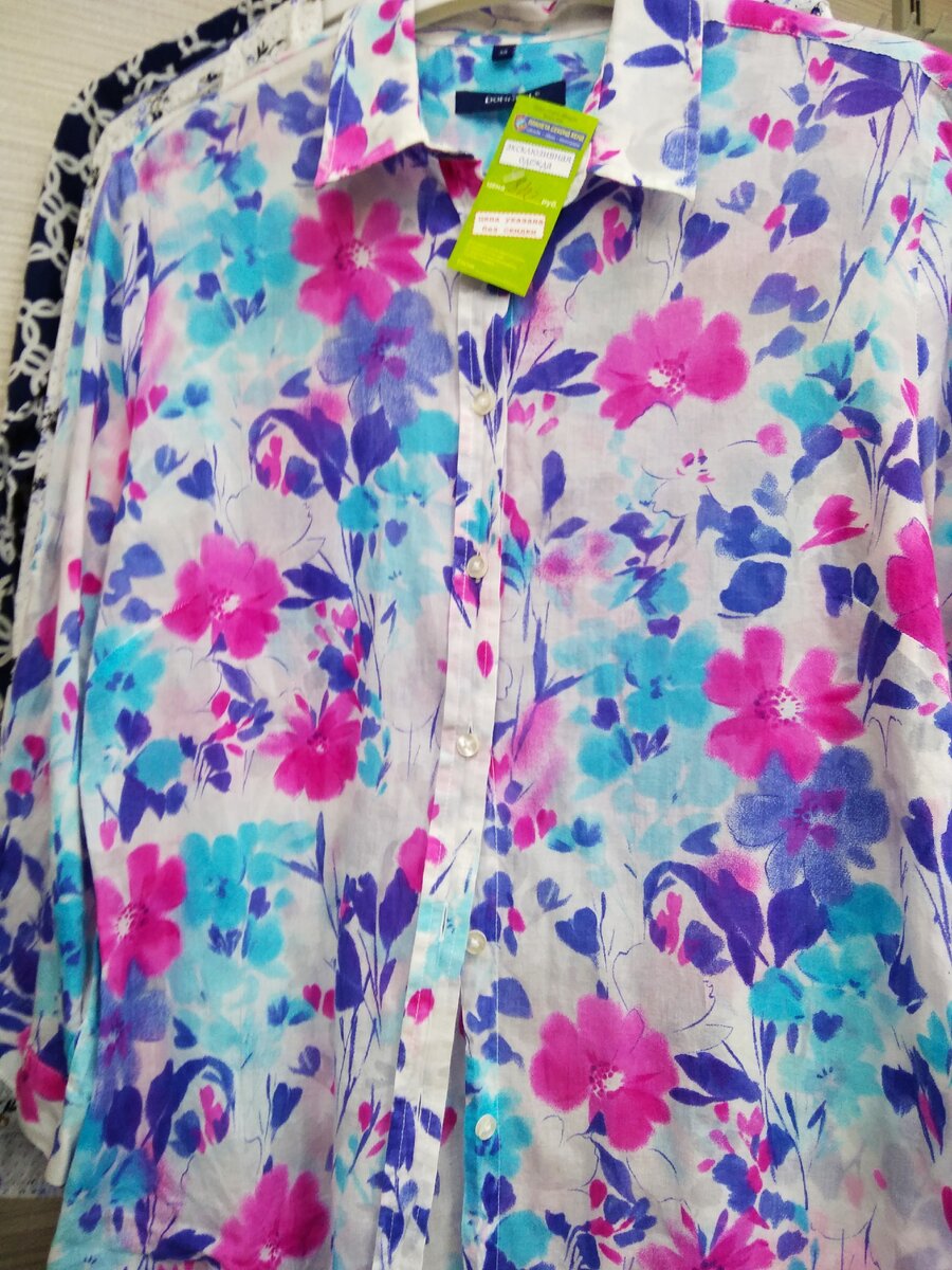 Цветочные мотивы  в розово- голубых тонах.