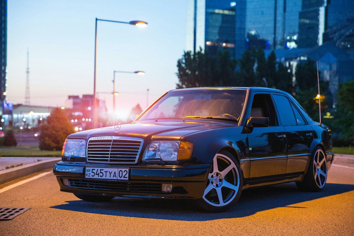 Авто мерс 124. Mercedes-Benz w124. Мерседес w124 e500. Мерседес Бенц 124 волчок. Mercedes Benz e500 w124 волчок.