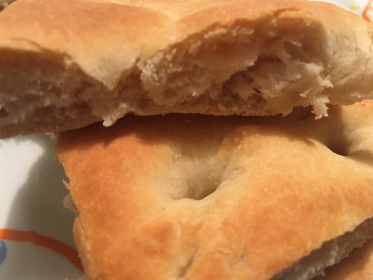 Фото: Piano Piano (фото у меня, как это часто бывает, вышло так себе, но и в разрезе эта простая "фокачча" неплоха)