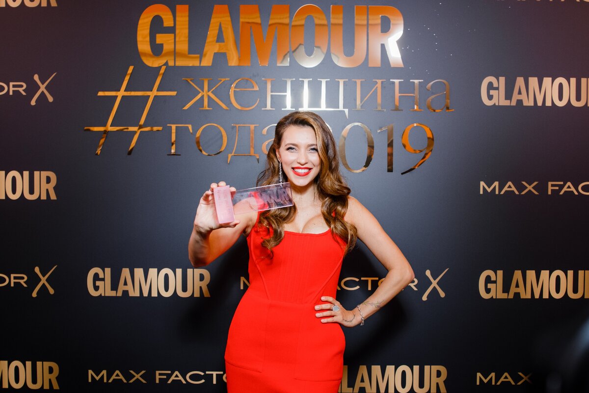 Премии журналов. Регина Тодоренко премия Glamour 2019. Регина Тодоренко на премии женщина года. Регина Тодоренко женщина года гламур. Регина Тодоренко на премии.