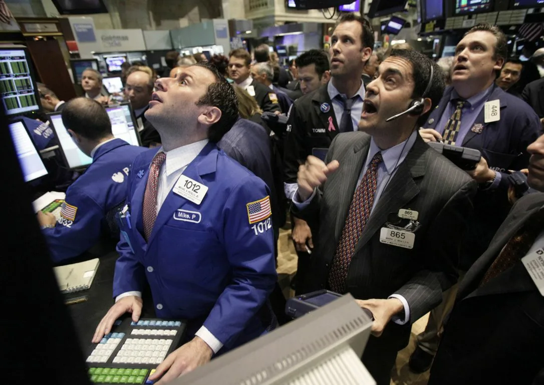 Биржа долгов. Паника на фондовом рынке. Паника на бирже. Трейдеры на Нью-йоркской фондовой бирже. Биржевой брокер.