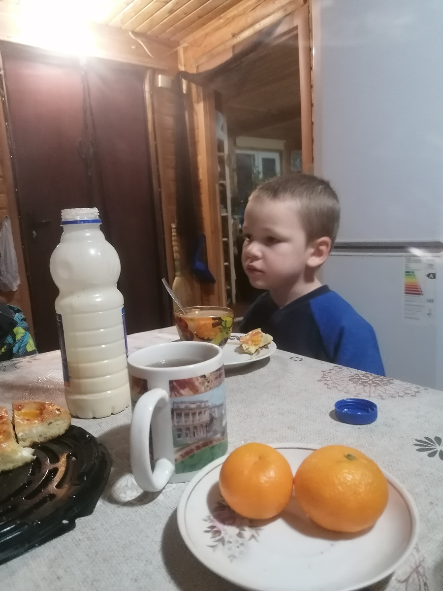 Вот он наш Гошенька - выдумщик ещё тот, в мастерстве ему приходится только позавидовать. 