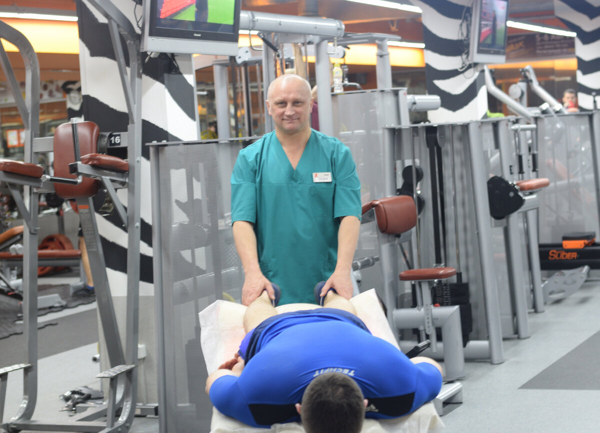 Я на работе в фитнес-клубе. 