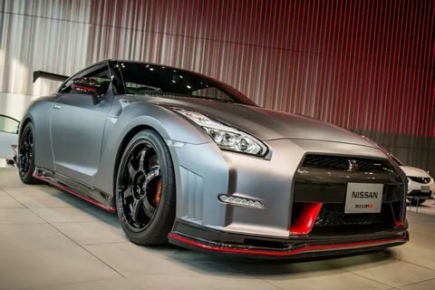 Привет поговорим о Nissan Skyline ну и об его старшем брате GTR НЕМНОГО ИСТОРИИ  SKYLINE R32 (VIII ПОКОЛЕНИЕ 1989-1993)   С наступлением 1989 года серия Скайлайн Р32 обновилась.-2