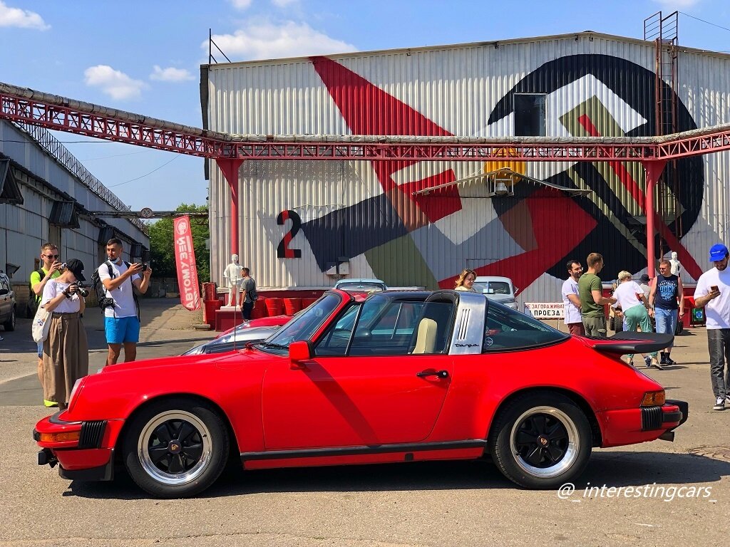 И снова Porsche 911 Targa - вид сбоку