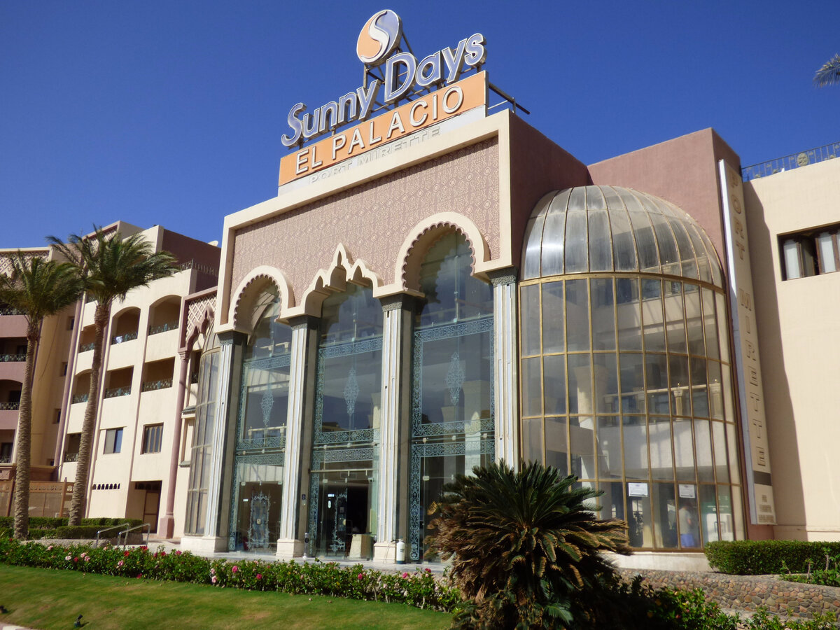 Fig. 1. Egypt, Hurghada, Sunny Days El Palacio Resort & Spa, main entrance, reception.