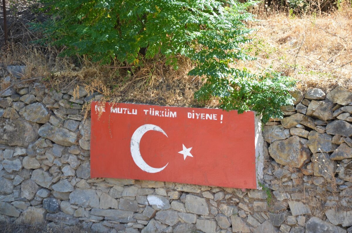 Приветственный флаг Турции вам дорогие читатели!:)