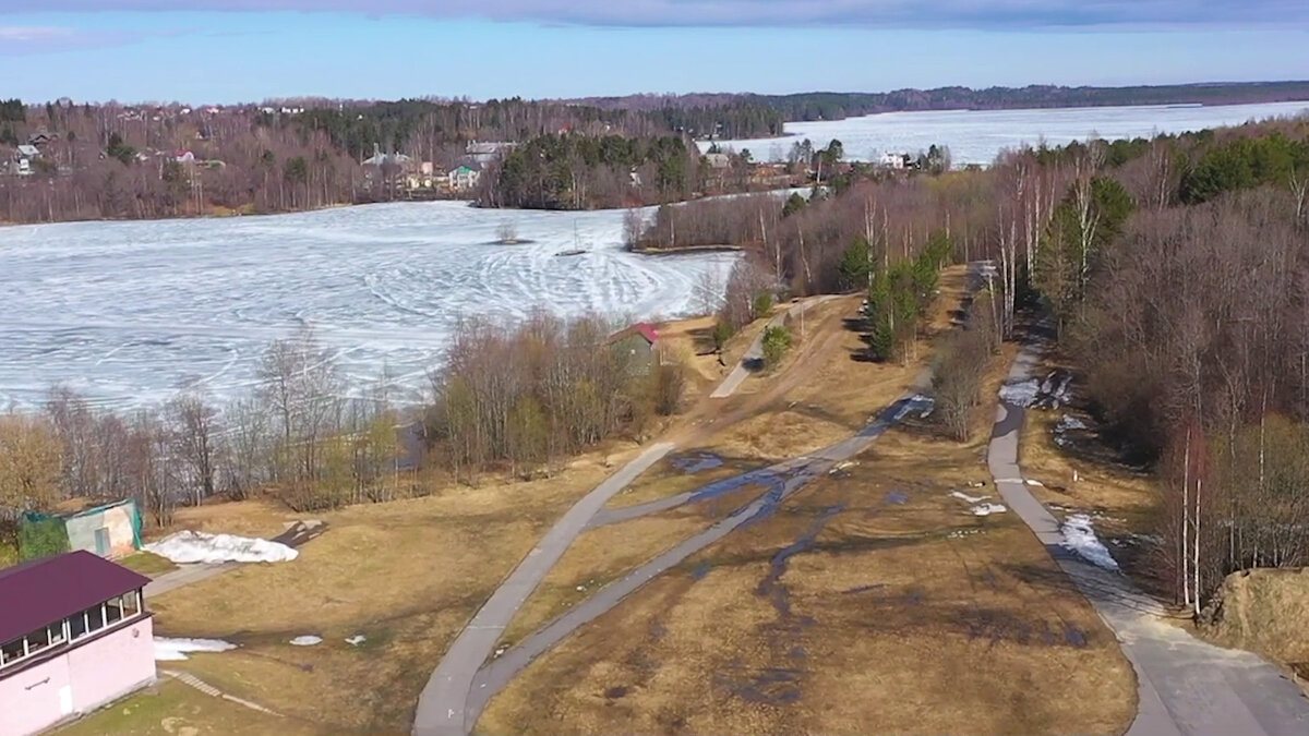 Вид с участка застройки на окружающую природу зимой