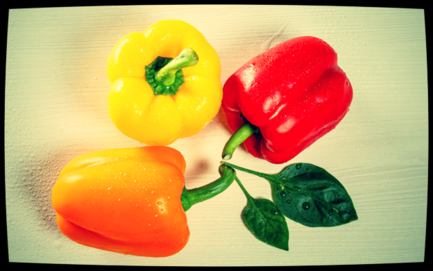 Старайтесь есть разноцветный перец.