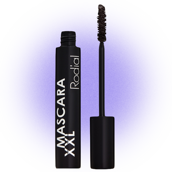 
купить4050 руб.Тушь для ресниц Glamolash Mascara XXL Black, RodialПервое, что понравилось, — упаковка. Тюбик довольно большой, но очень легкий, открывается без особых усилий. Средства на щеточке ровно столько, сколько нужно для идеального нанесения. Не могу сказать, что сама щеточка меня чем-то удивила, но я осталась довольна. Ворсинок много, каждая ресничка прокрашивается и разделяется — а это самое главное для туши с эффектом объема. Понравилось, что продукт не осыпается и не отпечатывается, при этом без проблем смывается мицелляркой. Визуально все тоже классно — реснички длинные и пушистые, глаза выразительные и яркие.