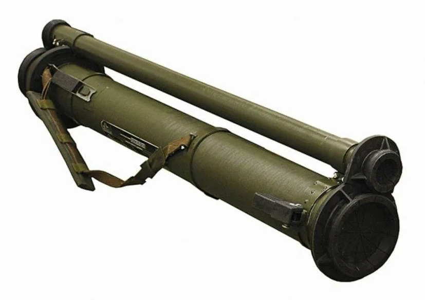 Использованный гранатомет. РПГ-30 крюк. РПГ-30 гранатомёт. Гранатомет РПГ 30 крюк. Гранатомёт РПГ-28 клюква.