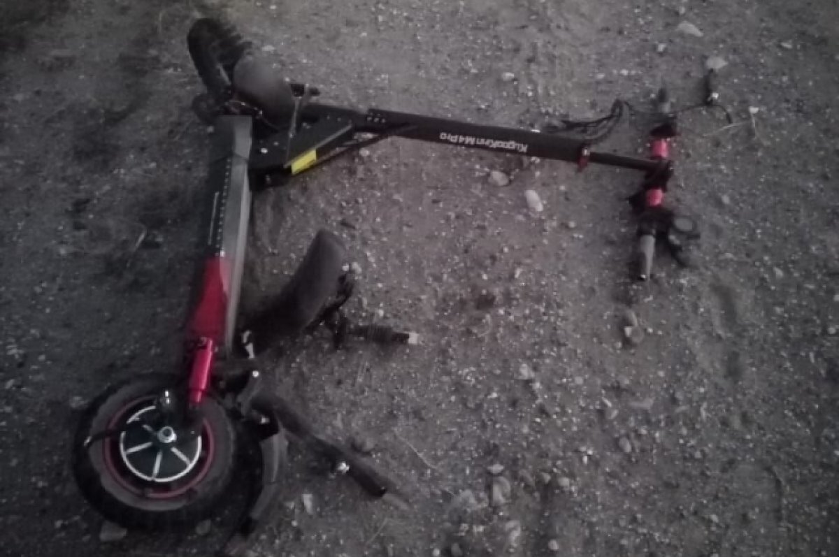    В Соль-Илецком ГО двое подростков на электросамокате погибли в ДТП с Lada.