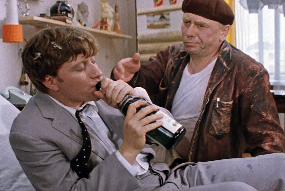 Кадр из к/ф "Бриллиантовая рука" режиссёра Леонида Гайдая.