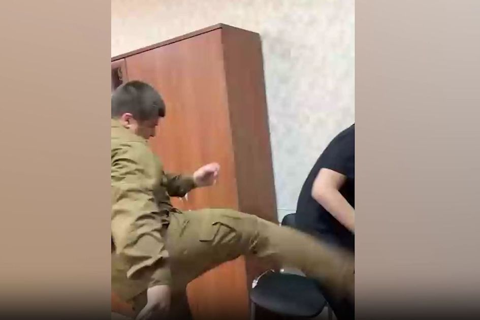 Никита журавлев. Усик на войне. Кадыров мемы. Чеченцы похитили девушку. Сколько лет сыну кадырова который избил журавлева.