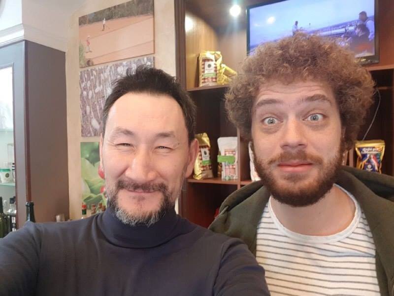 С обновленной командой сопровождающих.Все с кем он "зажигал" в прошлый приезд или сели или в бегах.По сообщениям блогера rais Раиса, Варламова водють по Уфе, те кого он "месил" в позапрошлом году.

Рад что "замирение" со врагами произошло.   Но это не точно.
