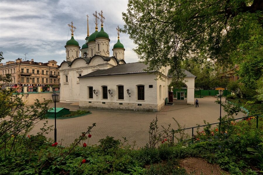  Храм Живоначальной Троицы в Листах, улица Сретенка, 27/29, город Москва.                                                