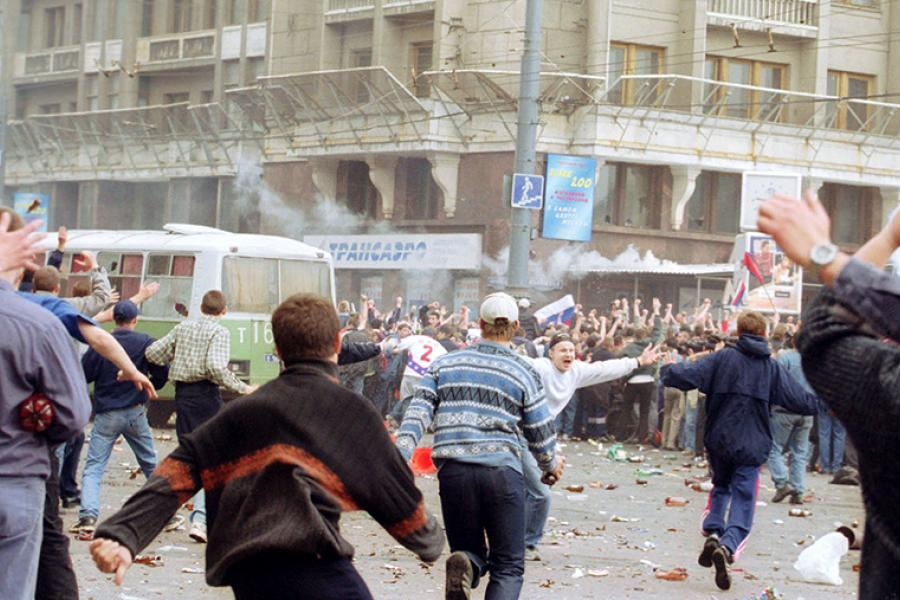 Беспорядки в москве в 2014. Почему в стране стали происходить беспорядки. Почему в стране стали происходить беспорядки. Протесты в париже 2020. Люди на улице.