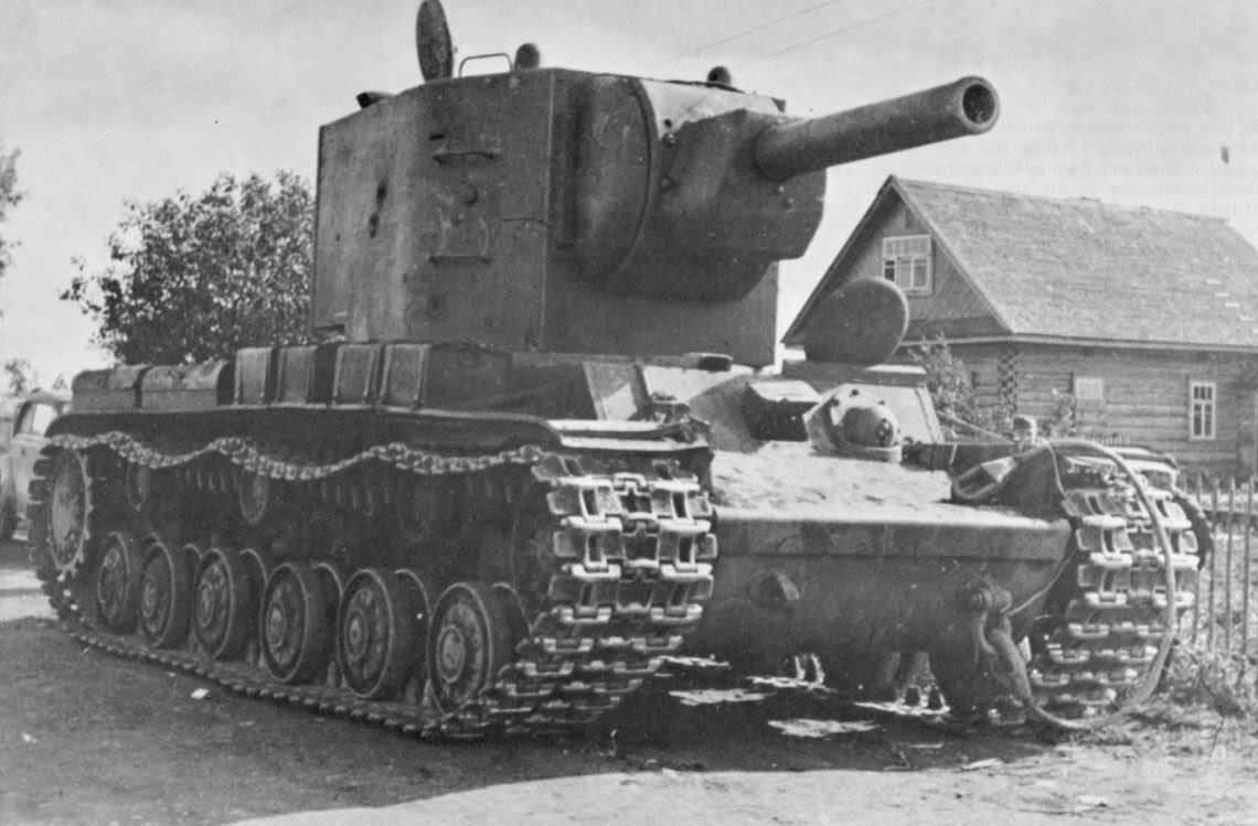 «артиллерийский танк» КВ-2 
