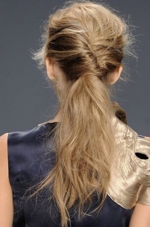 Легкая прическа на длинные волосы на каждый день: как сделать ее своими руками | BURO.
