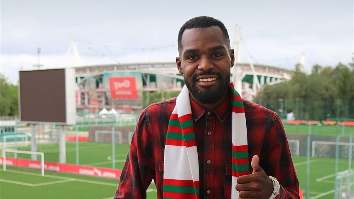 на фото: Брайан Идову (фото с оф. сайта ФК «Локомотив»)