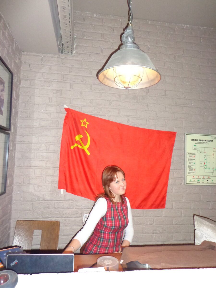 Всегда с удовольствием вхожу в какие либо проекты где требуется командная работа, но ключевой момент состоит в том, что в команде каждый участник на равных и выполняет свои уникальные функции. А когда мне предлагают свысока "дружить" типа вместе лучше да ещё к тому же впаривают неликвидные материалы после использования которых ко мне приходят удивлённые клиенты с вопросом что за фигню они купили это уже не командные проекты а удовлетворение интересов одного двух участников этой "команды"    В части профсоюзов и еще каких либо общественных организаций, это вопрос поколений. Слишком хорошо помню как мой отец, что тоже мог сделать научную карьеру и был прекрасным и добросовестным участником всех необходимых политсобраний в один миг так же как и все просто выкинул членский билет в бочок белого джентельмена что есть в каждой квартире, тем не менее найдя себя в нужном и интересном деле без Союзов, сообществ и уж конечно книжечек с записью о взносах. Все что хочу сказать - делайте свое дело хорошо и тогда люди к Вам потянутся! 