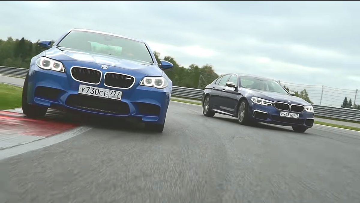 На данной фотографии представлены BMW M5(слева) и BMW M550i xDrive(справа)