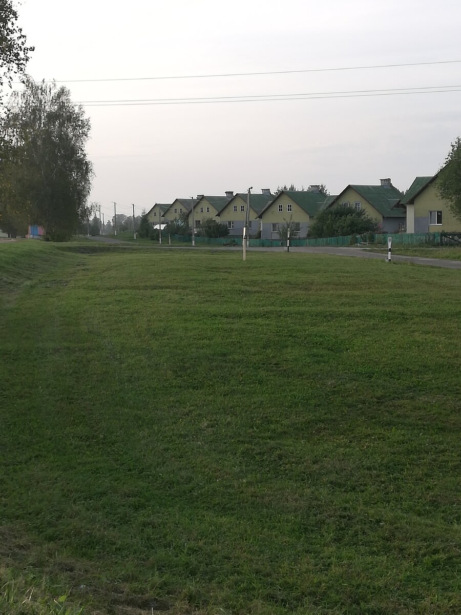 типичные "президентские домики" в агрогородке