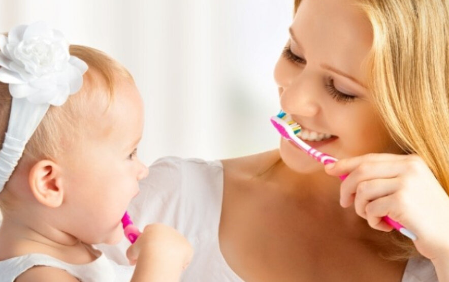 Учим деток чистить зубки.