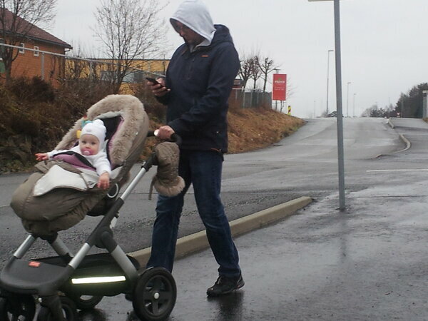 Большинство норвежских мужчин - прекрасные отцы.