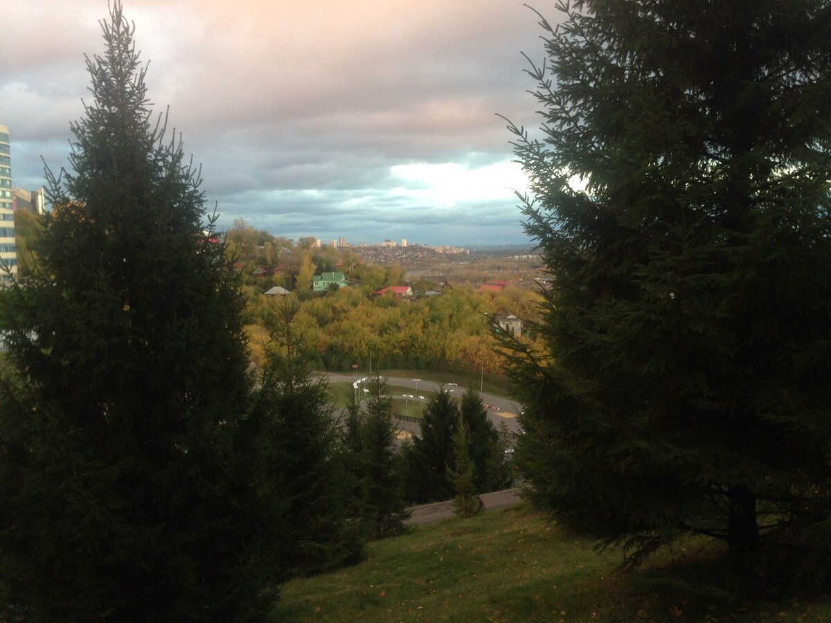 Можно расстелить плед и полежать на горе, но сейчас слишком холодно