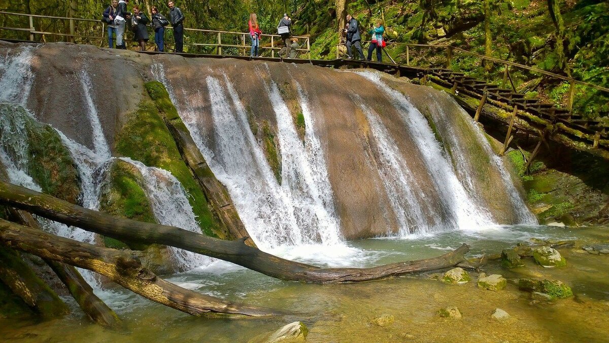 Шарой водопад