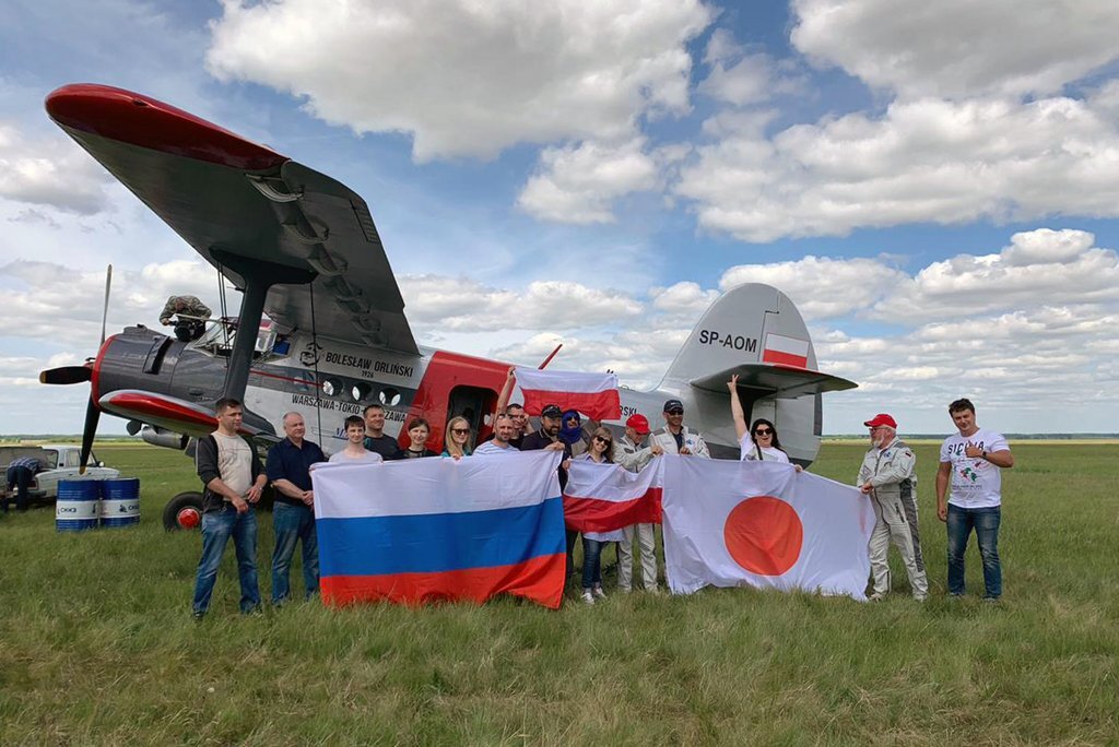  2 июня на омский аэродром Марьяновка из Кургана прибыла воздушная экспедиция на Ан-2 из Польши, совершающая перелет по маршруту Варшава - Токио - Варшава. 28 мая участники стартовали из Варшавы. Специально для перелета был произведен капитальный ремонт прекрасной советской машины Антонов Ан-2. Перелет польской экспедиции на Ан-2 проходит через всю Россию от Пскова до Южно-Сахалинска.   