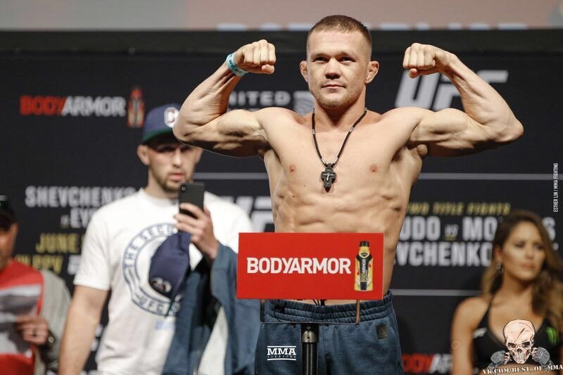 Петр Ян на взвешивании