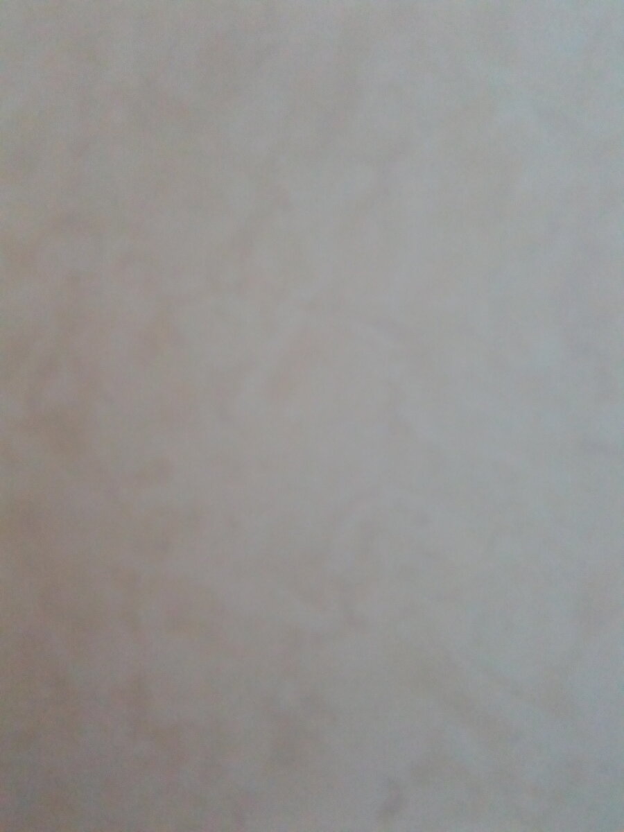 Я такую нашла.  Продавец-консультант в мебельном магазине. Не в каждом  мебельном салоне можно так работать.  Я искала почти месяц салон, в котором не надо стоять целый день у входа,  зазывая покупателей, не надо мыть пол после закрытия.
Продавец-консультант может сидеть за столом посередине салона и наблюдать за покупателями, которые заходят примерно один человек в час. Это был салон дорогой мебели, поэтому посетителей было мало.
 Скукотища! Мебель в классическом стиле, спрос нулевой. Не с кем даже поговорить. Нельзя в личных целях пользоваться телефоном и компьютером.
 Оплата - оклад за выход плюс  % с продаж. Если вообще ничего не продать за месяц,  то зарплата около 15 тысяч. Для нашего города это неплохо. График 4 через 2, 10-ти часовой рабочий день.
Мне казалось, что рабочий день никогда не кончится, время шло очень медленно. 
На самом деле ничего не делать гораздо труднее, чем может показаться. Мне эта работа не подошла, тяжело морально и физически.
Еле выдержала один месяц. Когда сообщила об этом напарнице, она очень удивилась и сказала: «Я до этого работала в сетевом продуктовом  магазине. Вот где невозможно работать. А здесь мне нравится, сама я отсюда не уйду». Вот такое другое мнение.
Продавцом я никогда не работала. Это мой первый неудачный опыт. 
Уволилась. Работаю в офисе с клиентами. Намного интересней.
Всем удачного трудоустройства!
