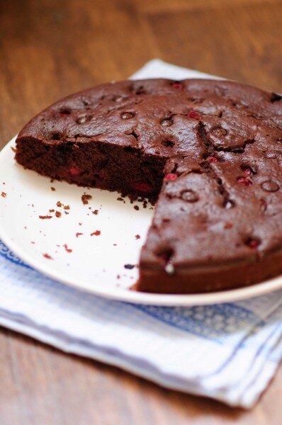 шоколадный пирог с вишней