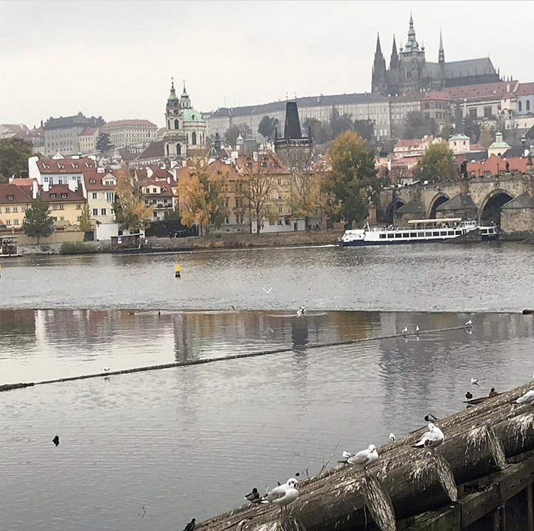 Величавый Пражский град