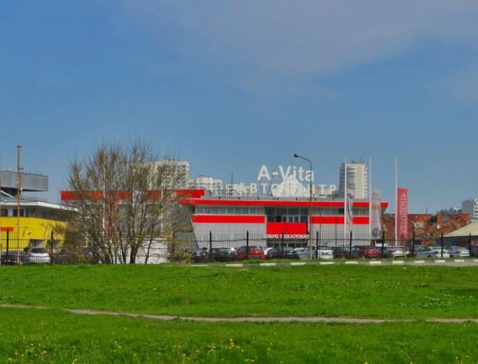 Автосалон ВитаАвто. Нормального фото не нашел, только с панорам сделать скриншот получилось.