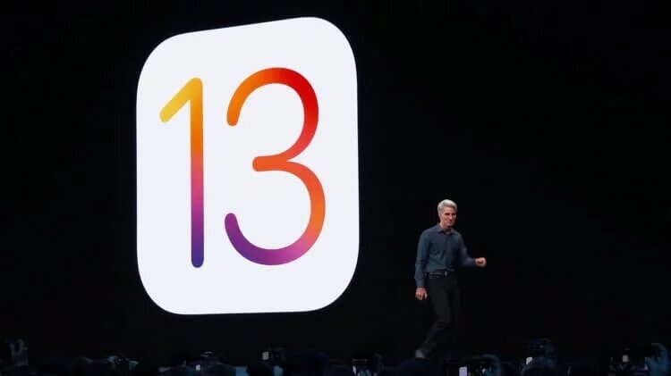 Крейг Федериги на презентации iOS 13