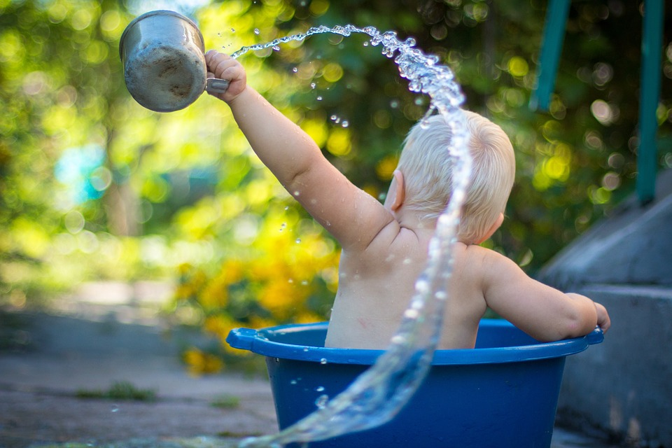 https://cdn.pixabay.com/photo/2017/08/07/16/39/baby-2605524_960_720.jpg
