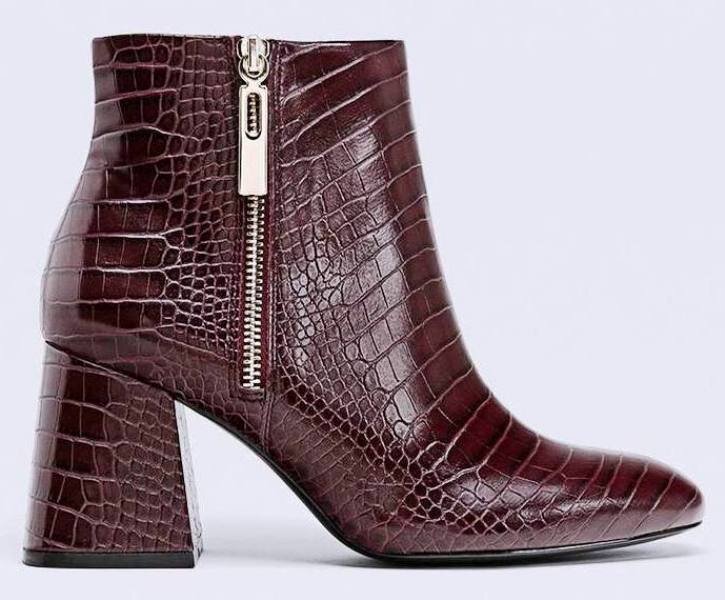 Ботинки на каблуке, расширенном книзу