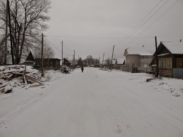 Улица от магазинов в сторону деревни Городище и далее на трассу Оса-Кукуштан