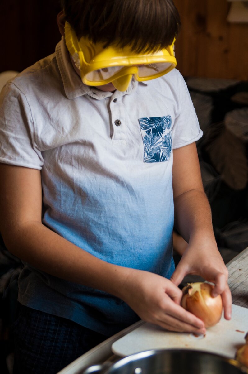 это для того, чтоб глаза не слезились)))))