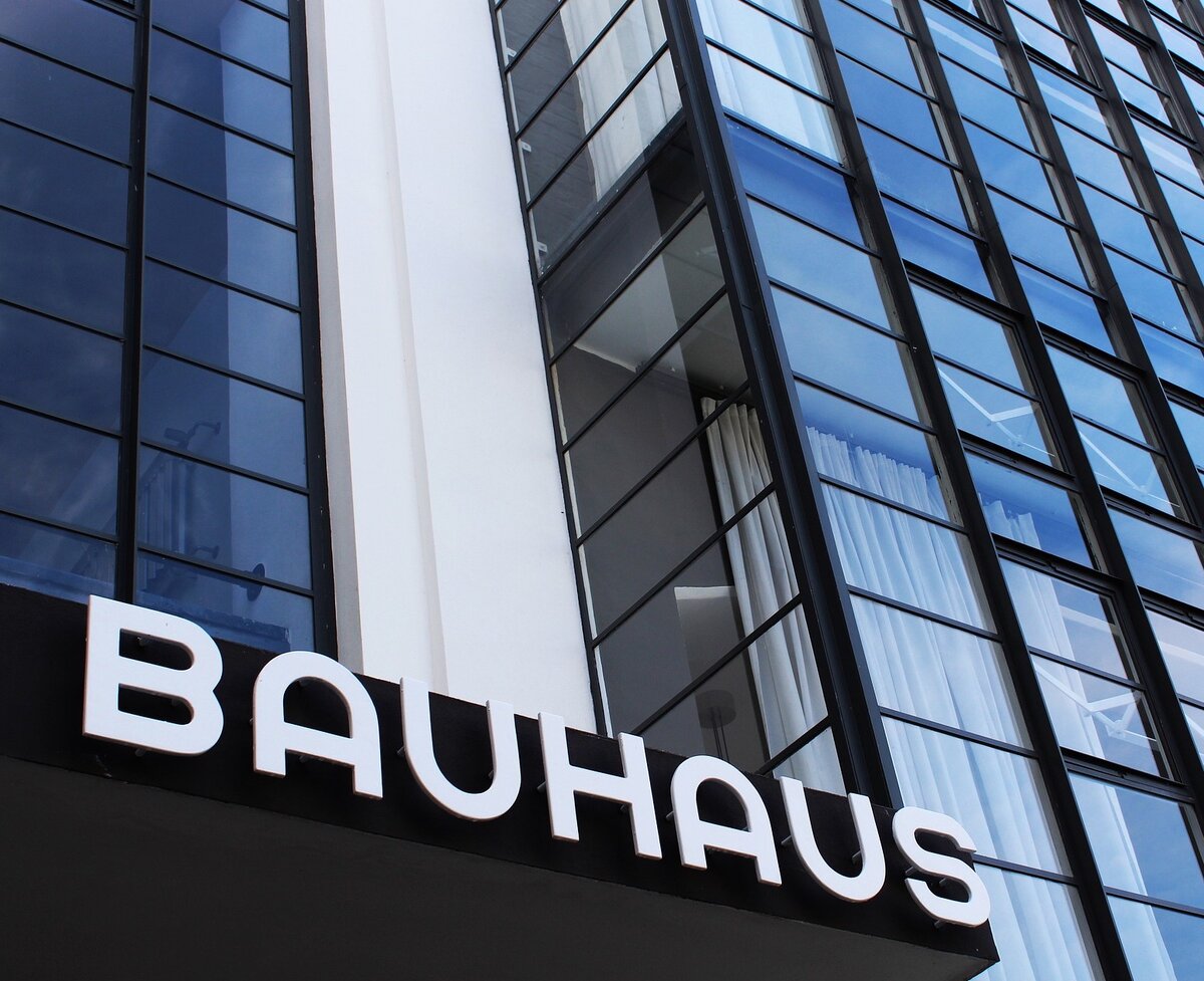 pixabay.com/ru/photos/дессау-баухаус-фасад-архитектуры-4603113/